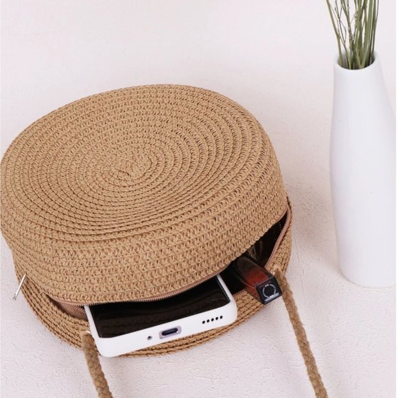 Mini Minimalist Straw Bag - Picture 3 of 6